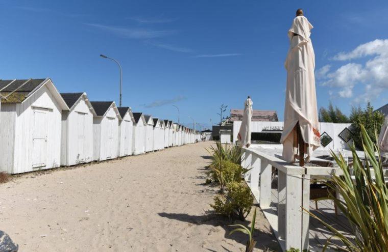 Les Pieds Dans L'Eau - Acces Direct A La Plage Bernières-sur-Mer Exteriör bild
