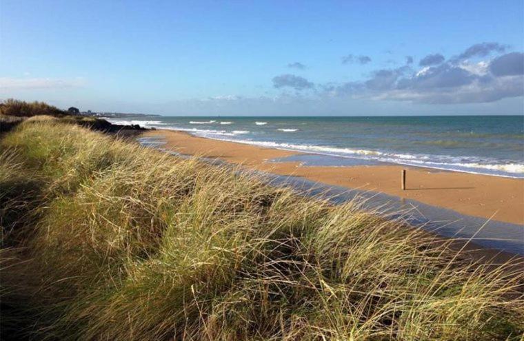 Les Pieds Dans L'Eau - Acces Direct A La Plage Bernières-sur-Mer Exteriör bild