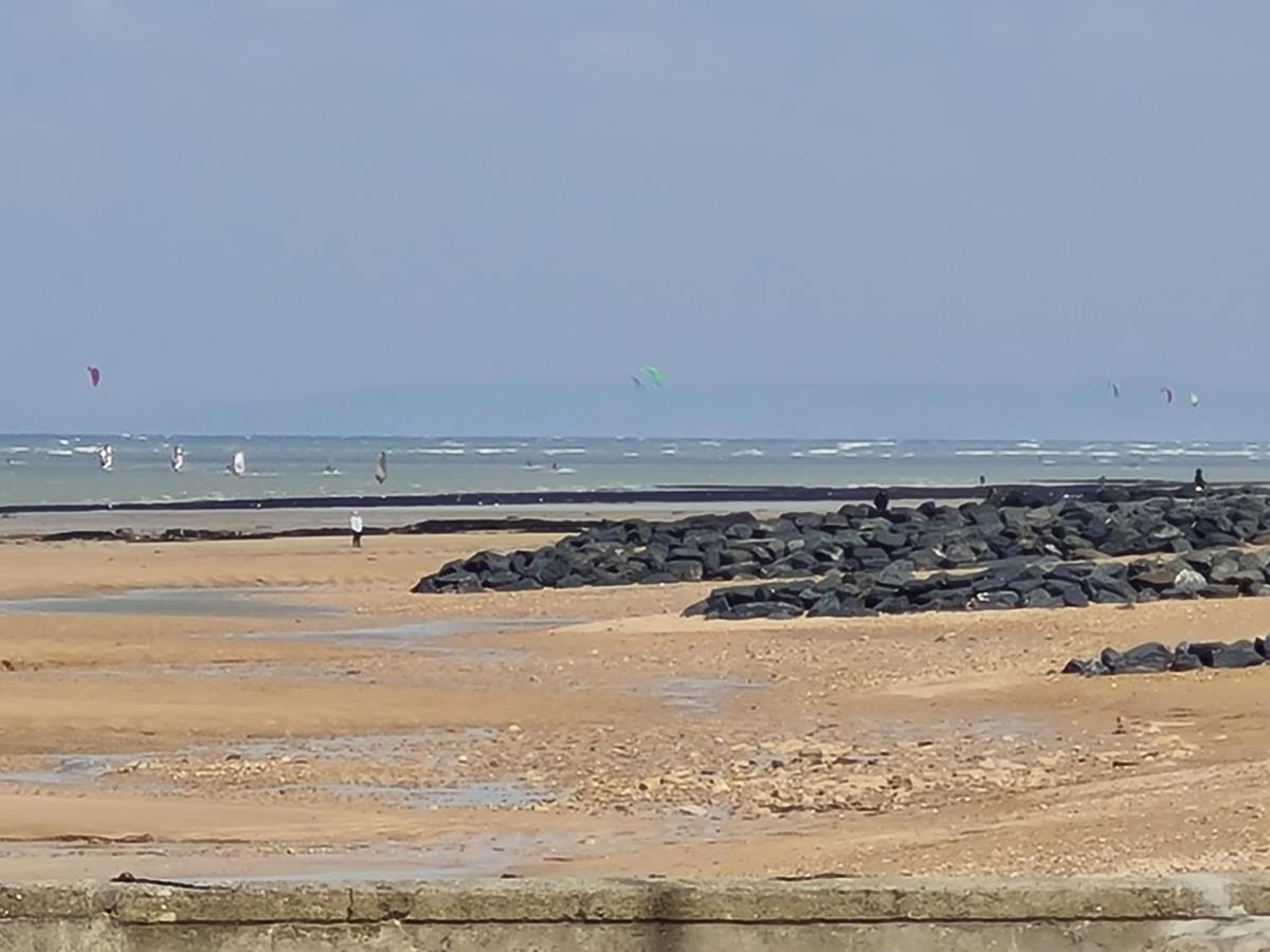 Les Pieds Dans L'Eau - Acces Direct A La Plage Bernières-sur-Mer Exteriör bild